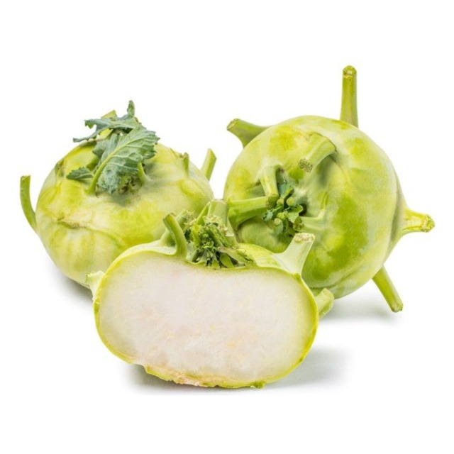 Kohlrabi de Produce First — Bulbo de tallo engrosado verde pálido con pulpa blanca y crujiente